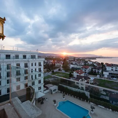 Wellborn Luxury 코자엘리