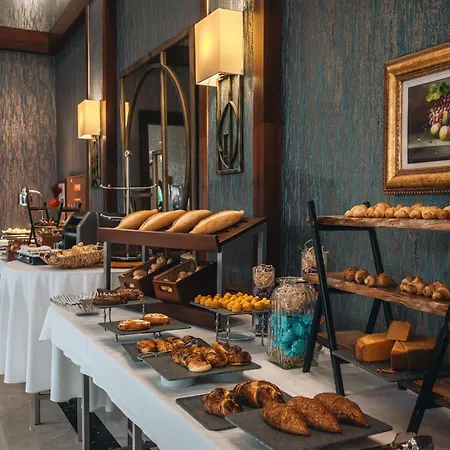 Wellborn Luxury 5* 코자엘리