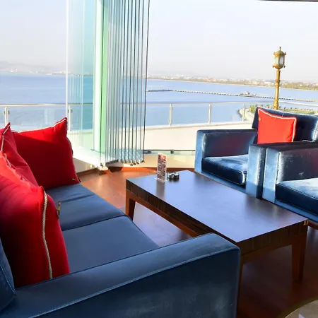 Wellborn Luxury 5* 코자엘리