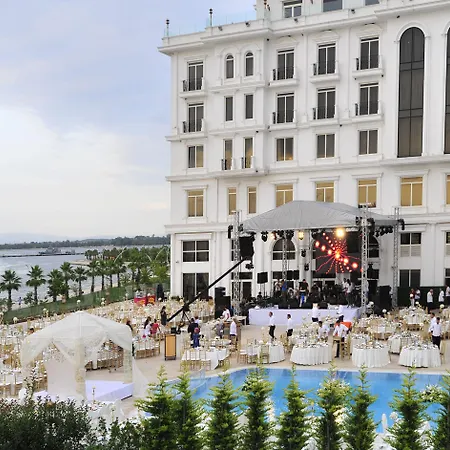 Wellborn Luxury Hotel